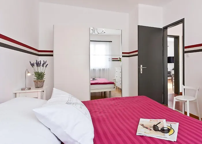 Large Suite-14 By Interhome Apartamento